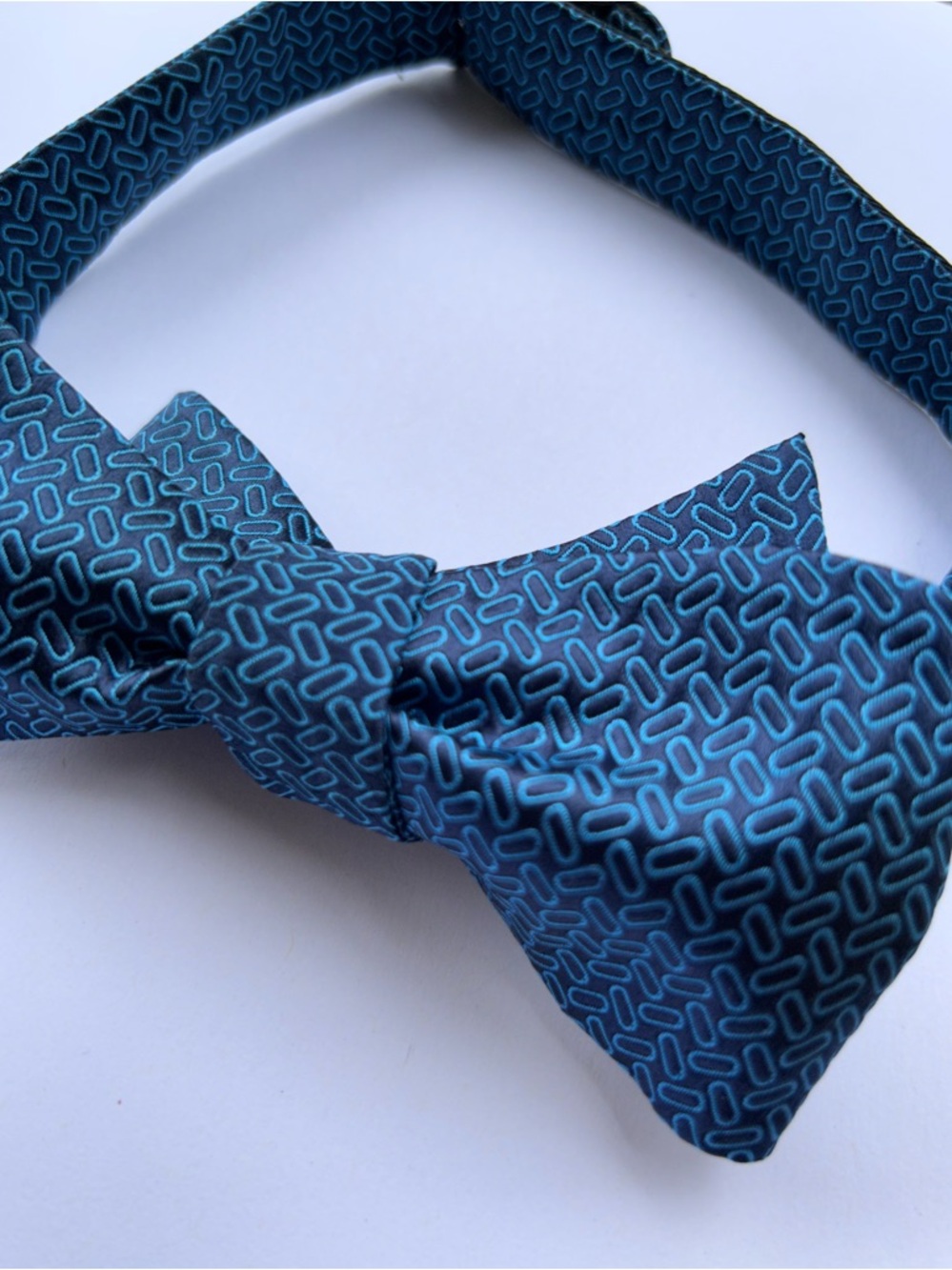 Self-Tie Bow Tie - Classic Geometric Blue & Navy Pattern NWOT